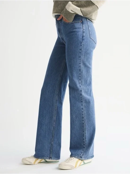 Abercrombie & Fitch Light Blue High Rise 90s Relaxed Jeans - Picture 2 of 5